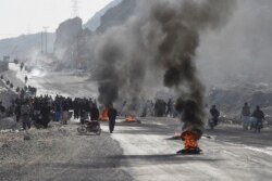 کوئٹہ میں ہزارہ برادری کے کان کنوں کی داعش کے حملے میں ہلاکت کے خلاف مطاہرہ۔