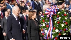 ABD Başkanı Biden ve Kamala Harris ABD’de resmi tatil olan Muharipler Günü’nde savaşlarda hayatını kaybeden askerlerin anısına Arlington Ulusal Mezarlığı’na çelenk bıraktı. 